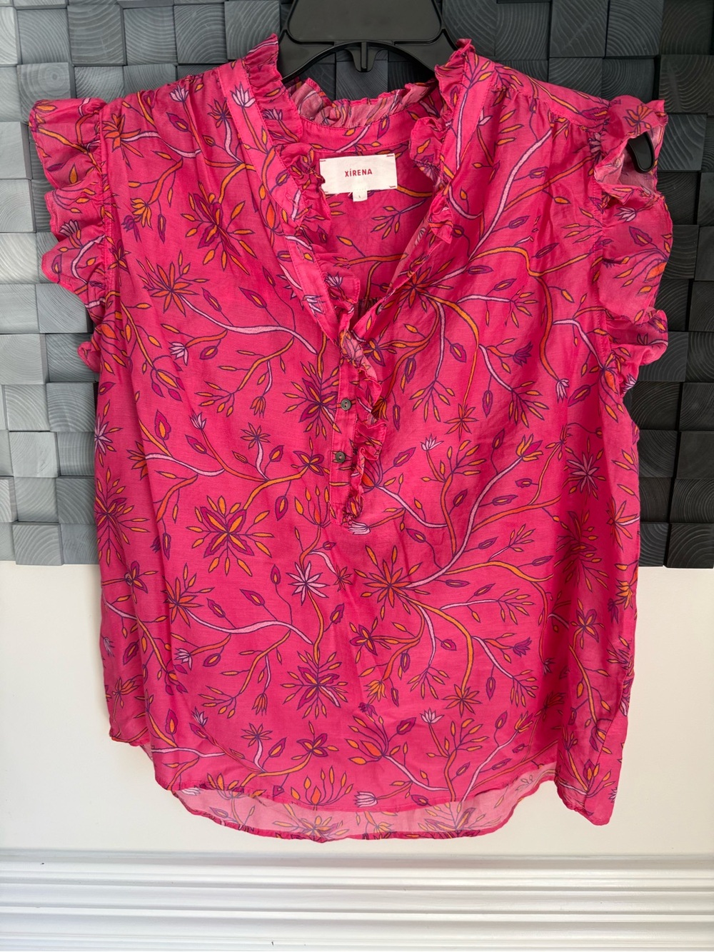 Xirena Magenta Floral Ruffle Sleeve Blouse